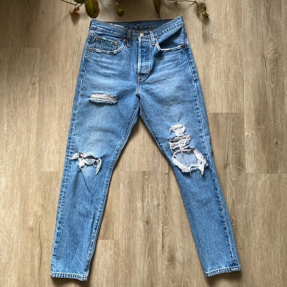 Levi's Big E 501  Distressed Jeans - Picture 2 of 9